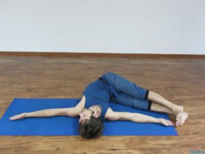 Упражнения йоги при менструации